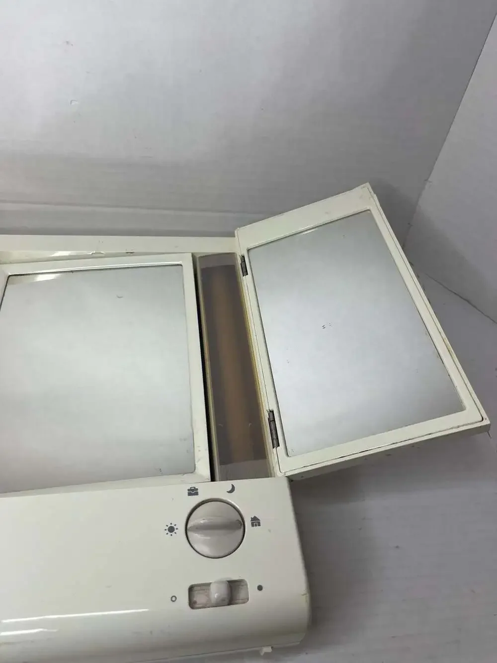 Vintage Remington Tri-Fold Lighted Makeup Vanity Mirror